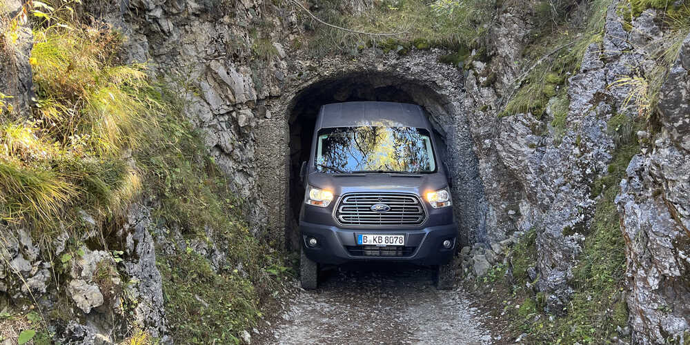 Ford Transit 4x4 Camper in den Alpen