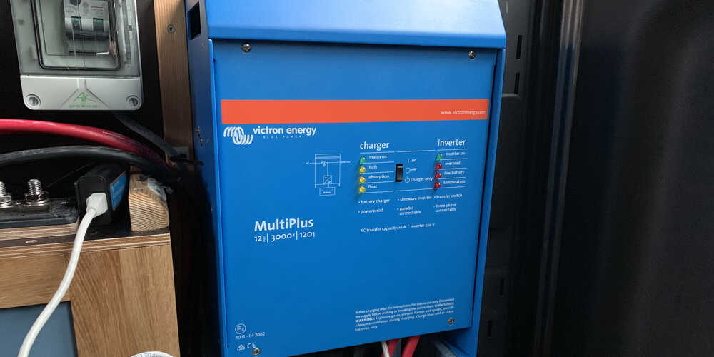 Victron Multiplus Wechselrichter zur Versorgung des Induktionskochfelds im Camper