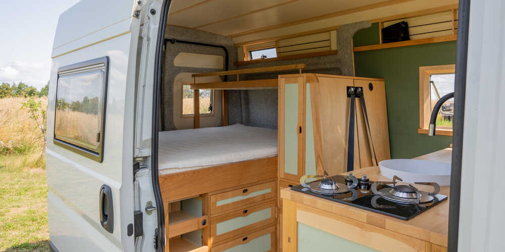 Querbett und Stockbett im Peugeot Boxer L2H2 Camperausbau