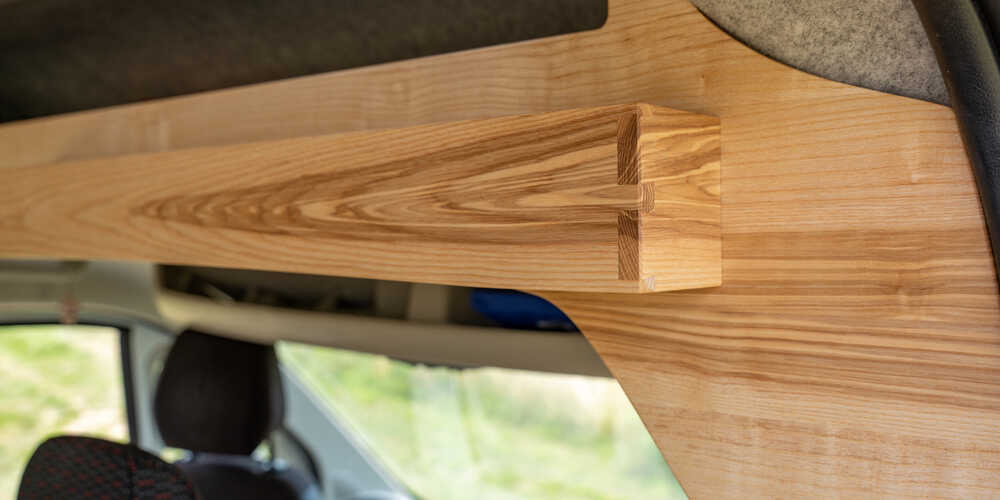 Gezinktes Küchenregal im Peugeot Boxer/Fiat Ducato Camper