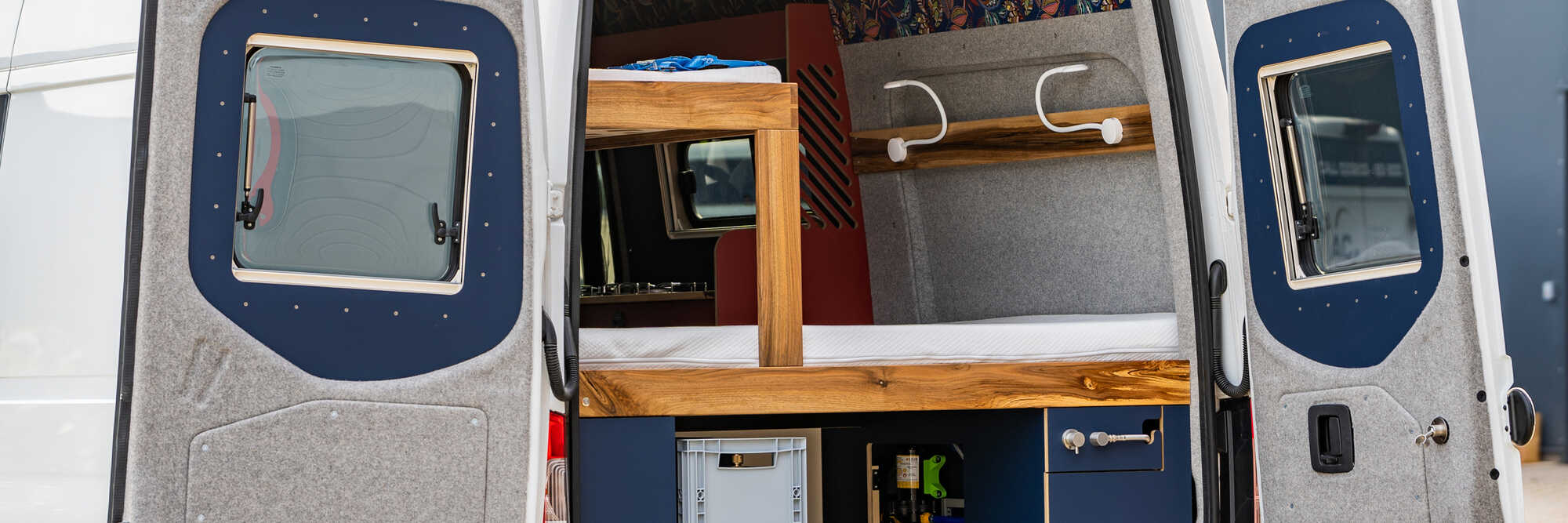 Gemütlicher Ford Transit L2H3 4x4 Camper Ausbau