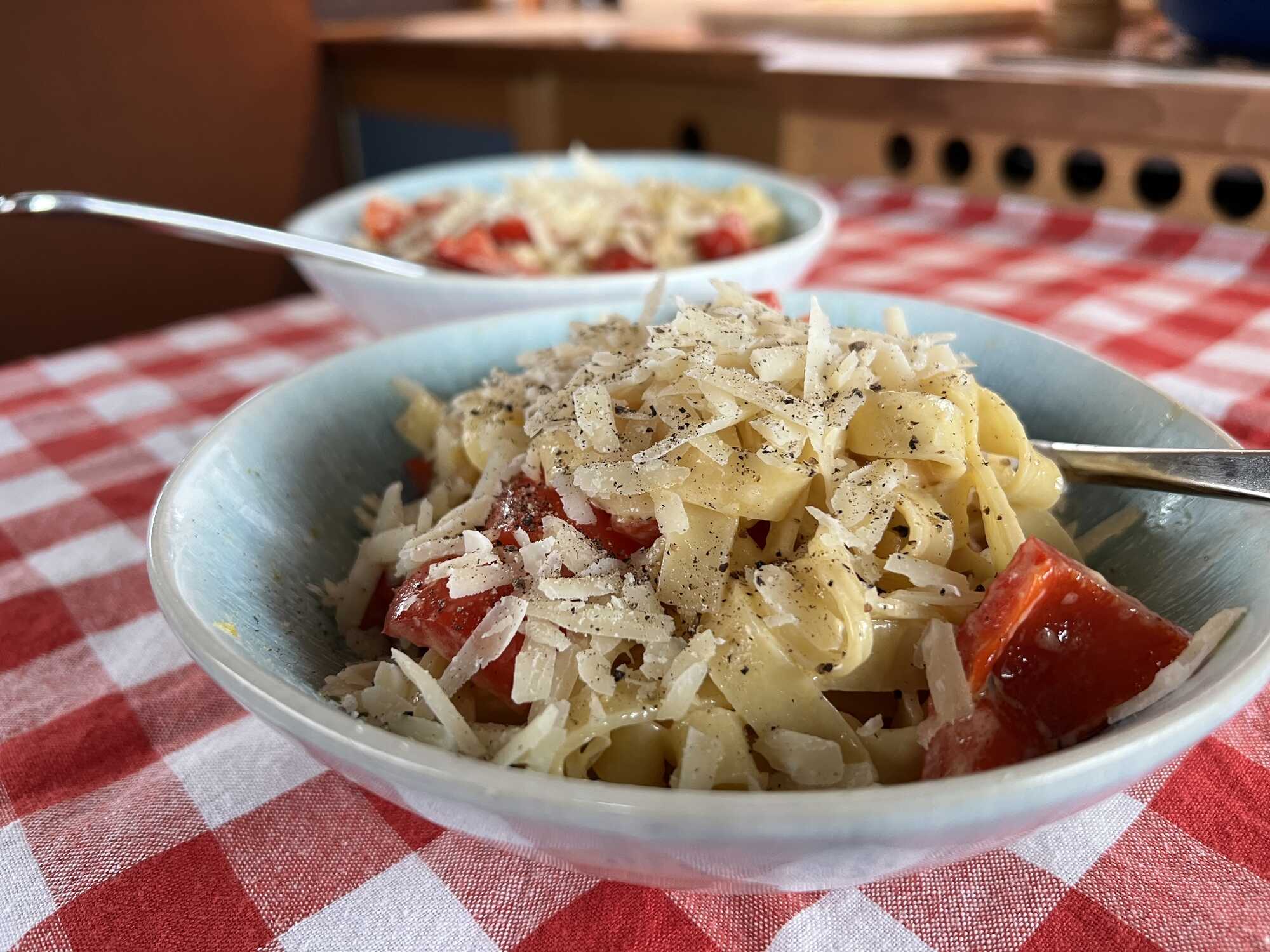 Pasta Peperonata mit frischen Tagliatelle