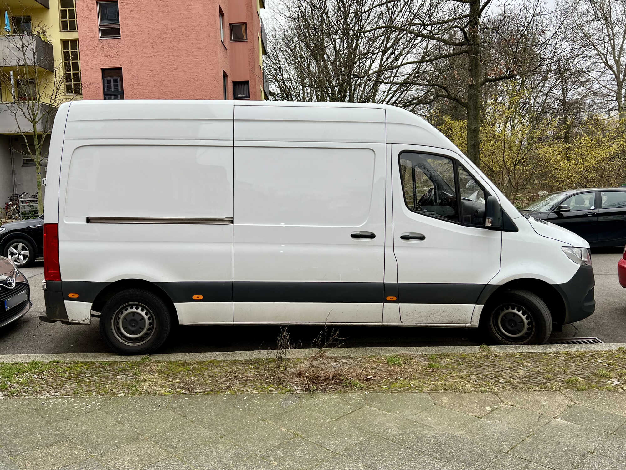 Mercedes Sprinter L2H2 als beliebte Basis zum Camper Ausbau