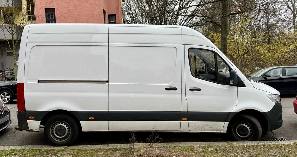 Mercedes Sprinter L2H2 als beliebte Basis zum Camper Ausbau