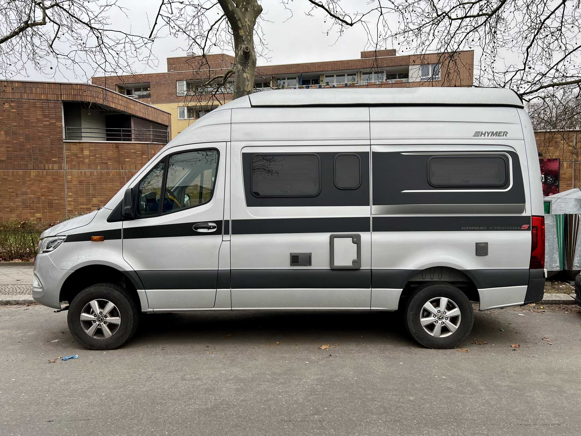 Mercedes Sprinter L2H2 4x4 als Camper Ausbau von Hymer